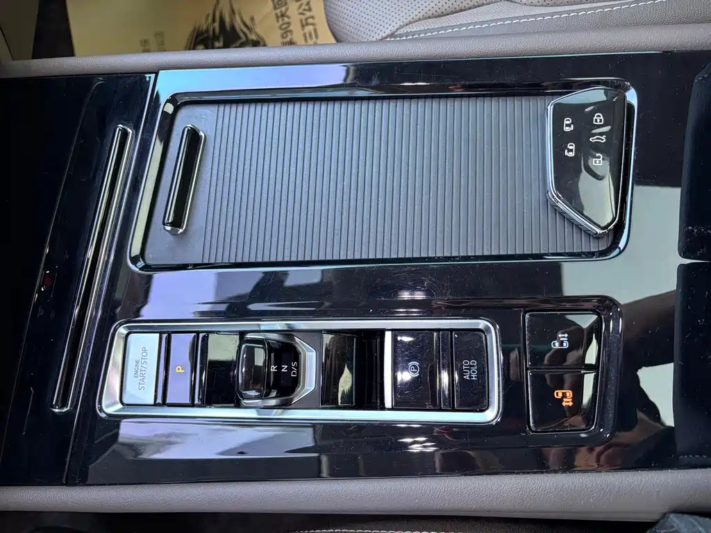 VOLKSWAGEN VILORAN 2023