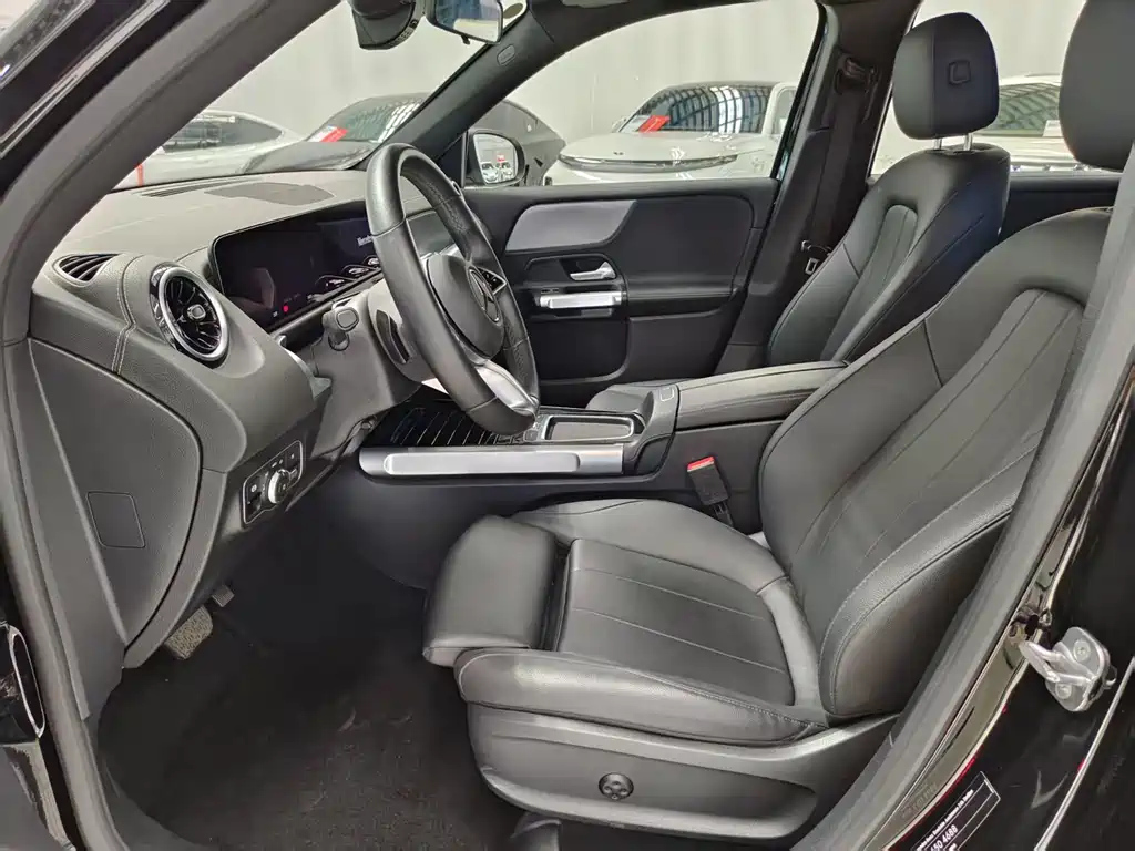 MERCEDES BENZ GLB 2024