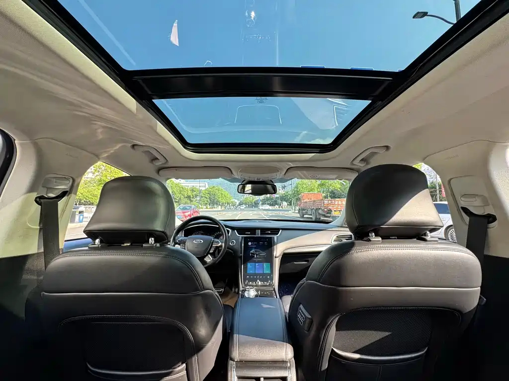 FORD TAURUS 2019