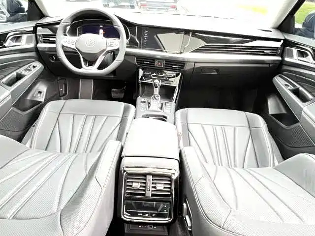 VOLKSWAGEN PASSAT 2025