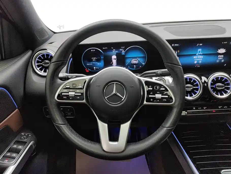 MERCEDES BENZ GLB 2023