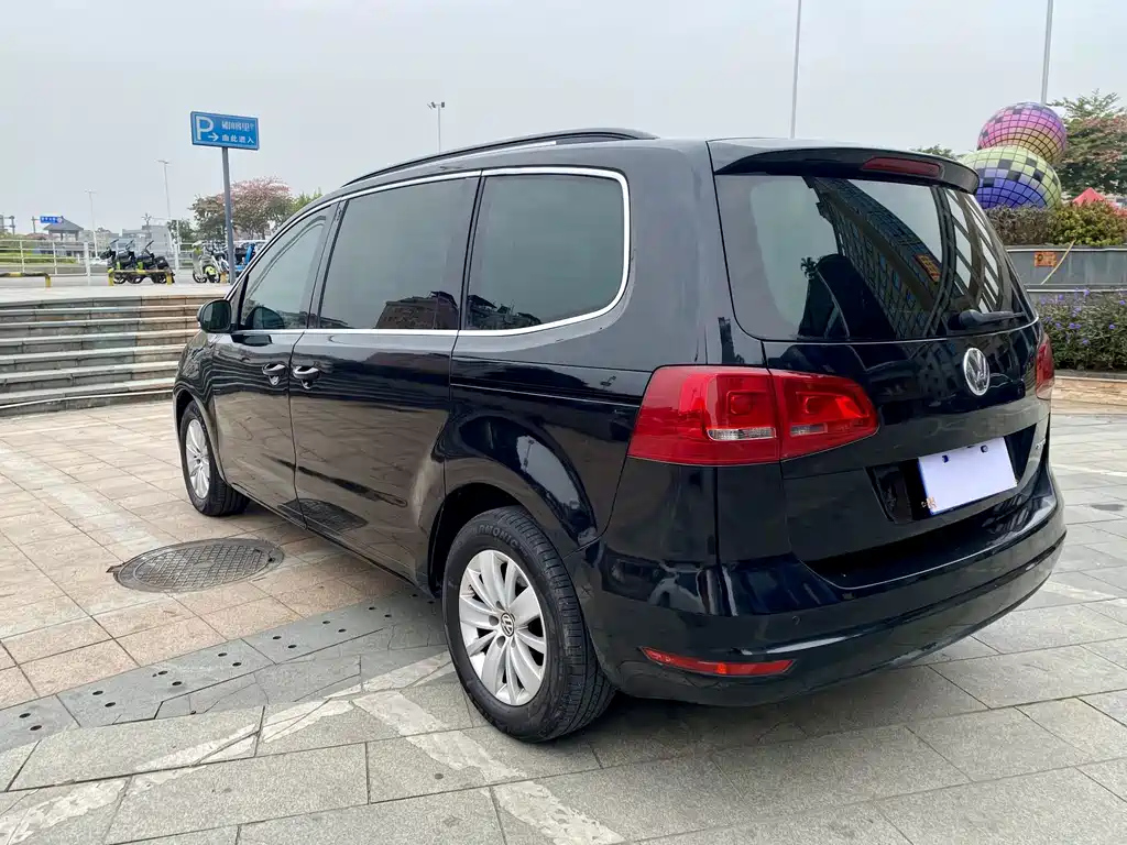 VOLKSWAGEN SHARAN 2012