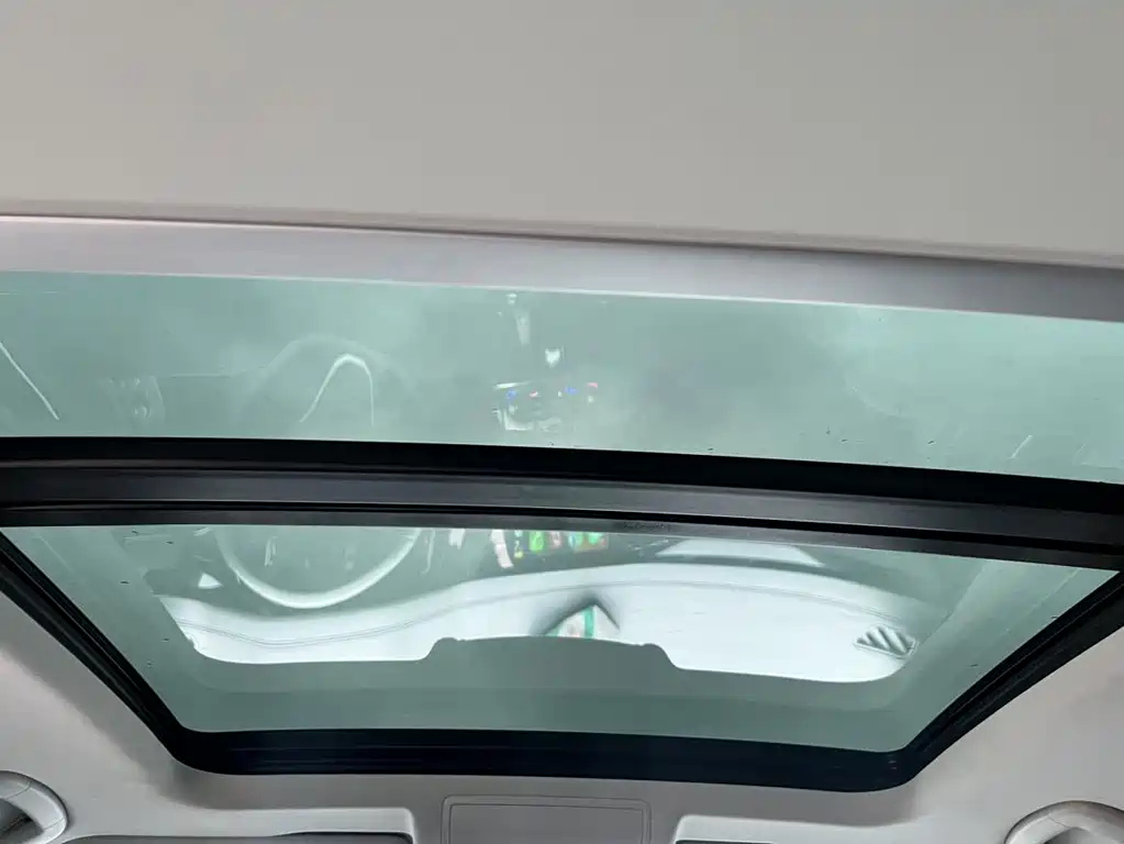VOLKSWAGEN PASSAT 2023