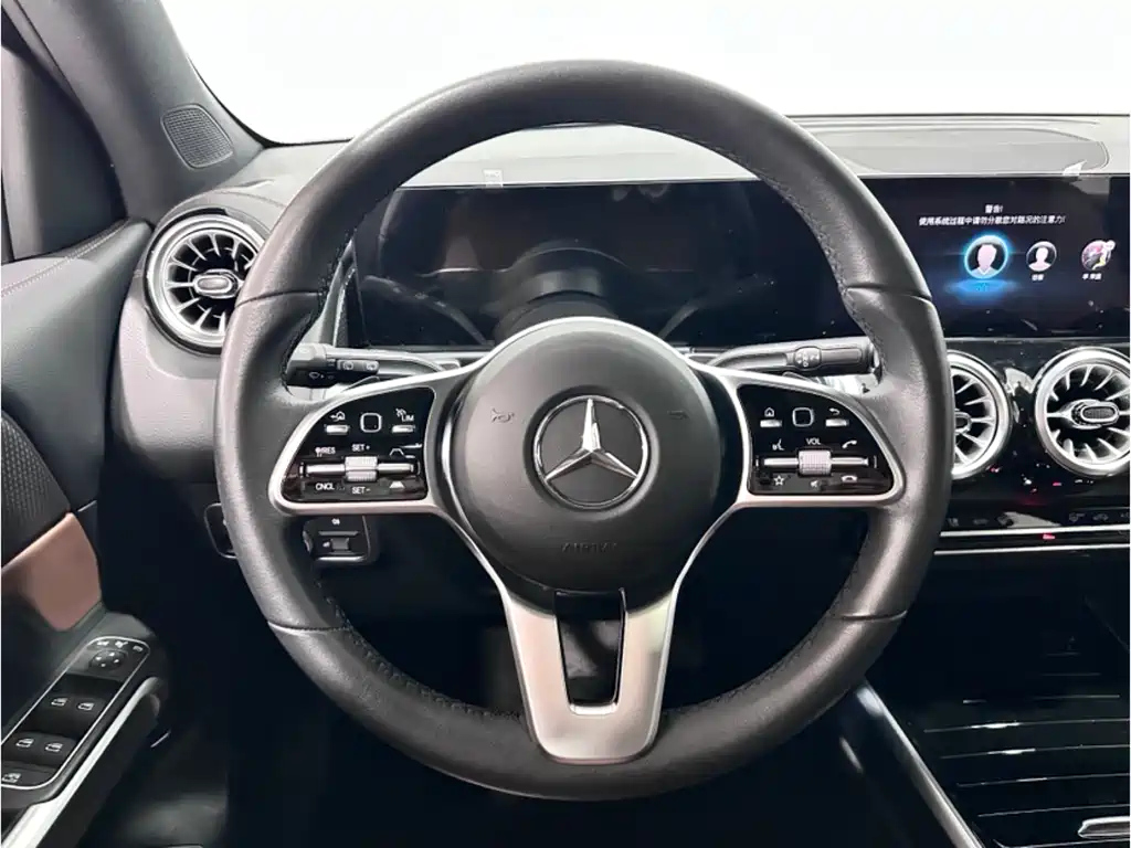 MERCEDES BENZ GLB 2023