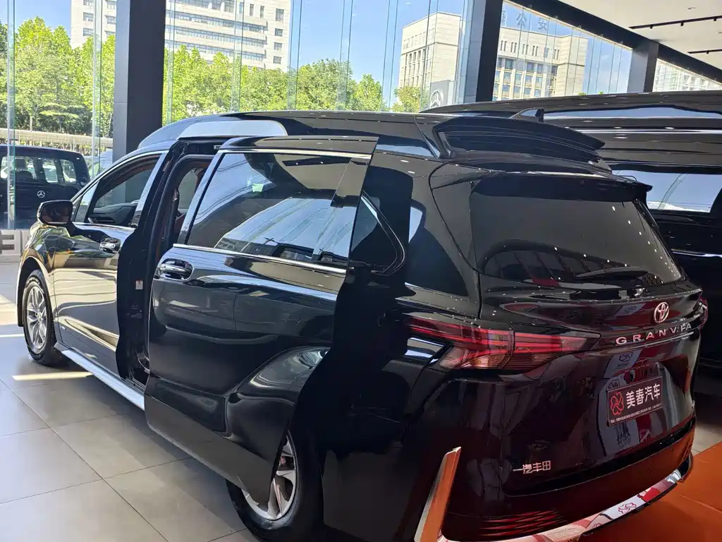 TOYOTA SIENNA SIENNA 2024