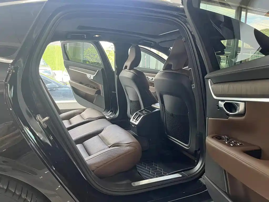 VOLVO S90 2024