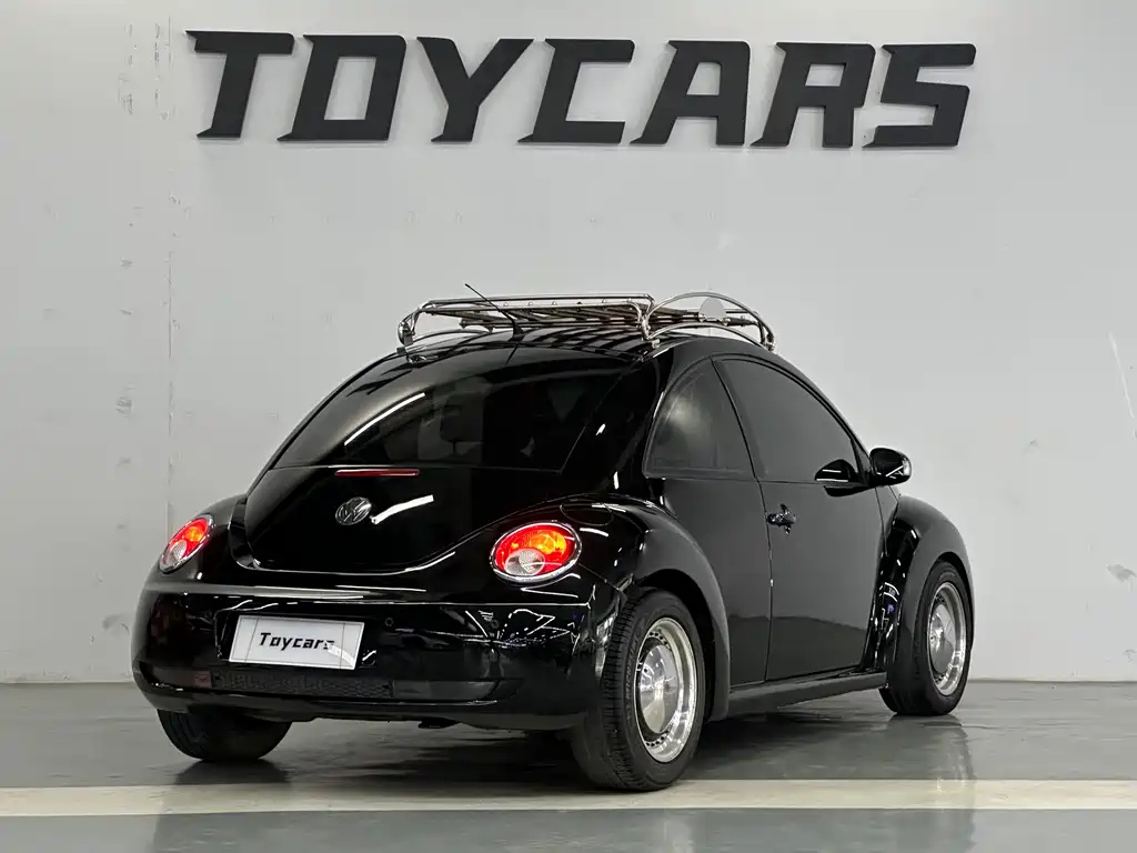 VOLKSWAGEN BEETLE 2010