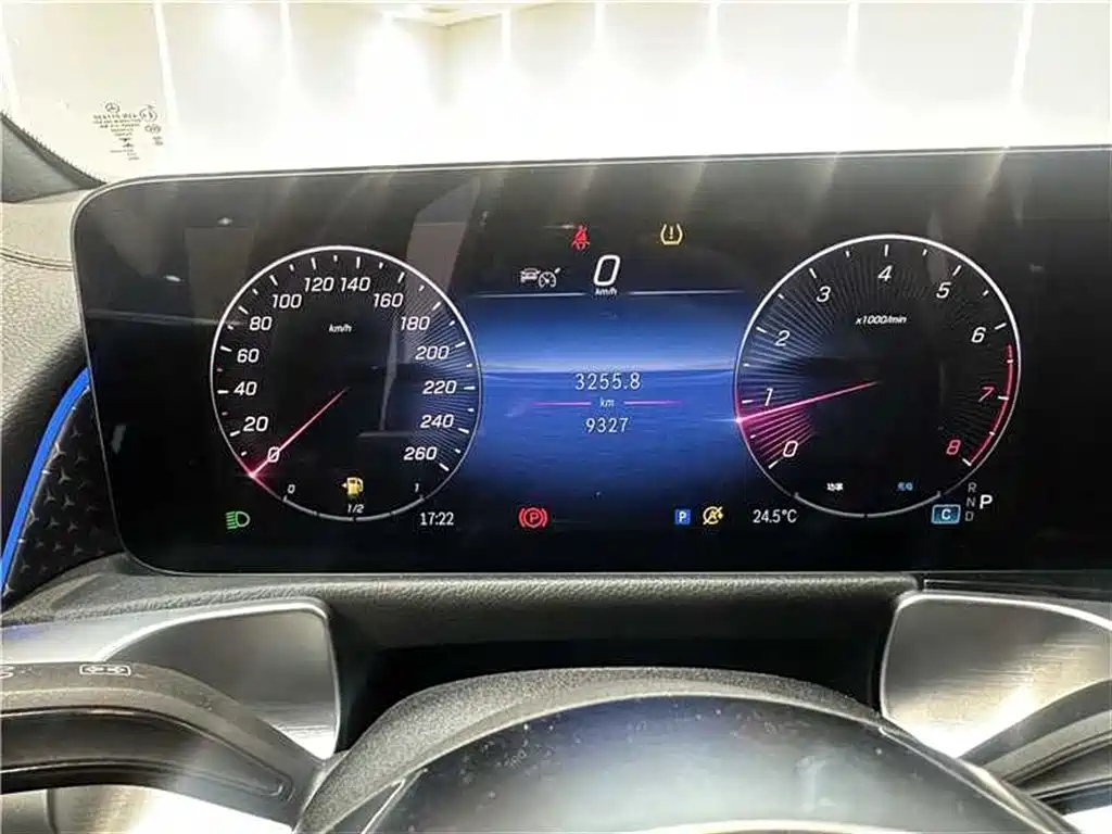 MERCEDES BENZ GLB 2024