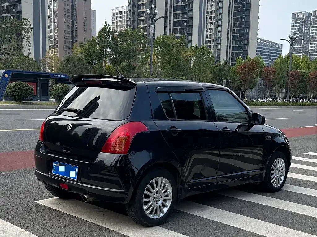 SUZUKI SWIFT 2010