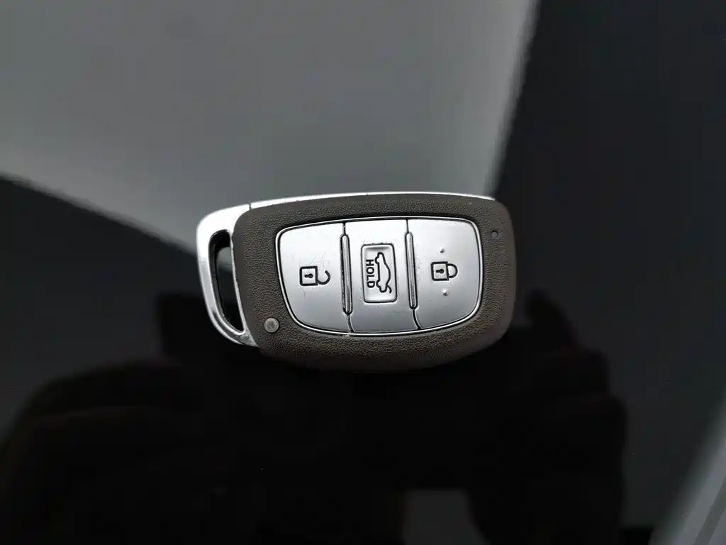 HYUNDAI ELANTRA 2016