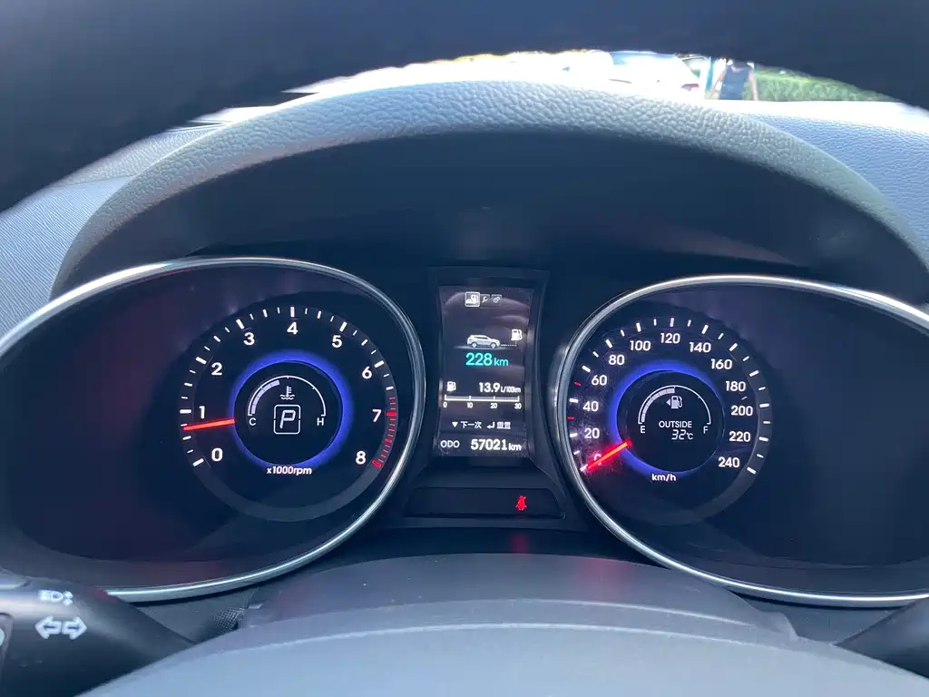 HYUNDAI SANTAFE 2015