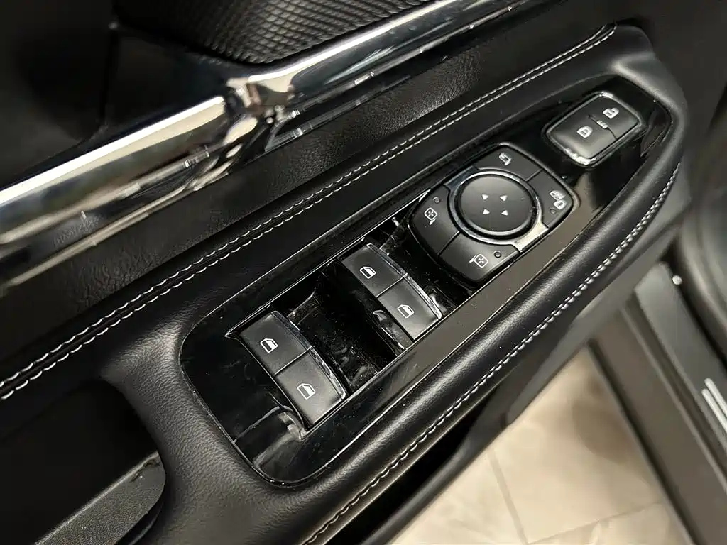 LINCOLN ADVENTURER 2023