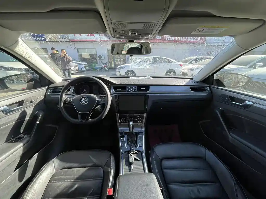 VOLKSWAGEN PASSAT 2016