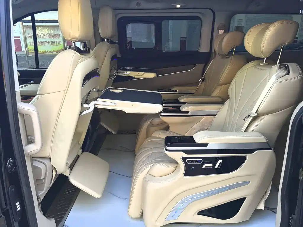 FORD TOUREO 2023