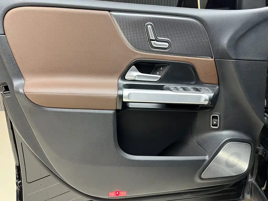 MERCEDES BENZ GLB 2023