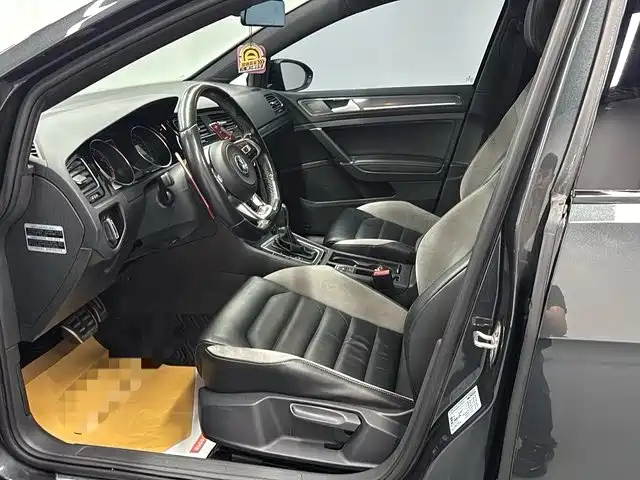 VOLKSWAGEN GOLF 2016