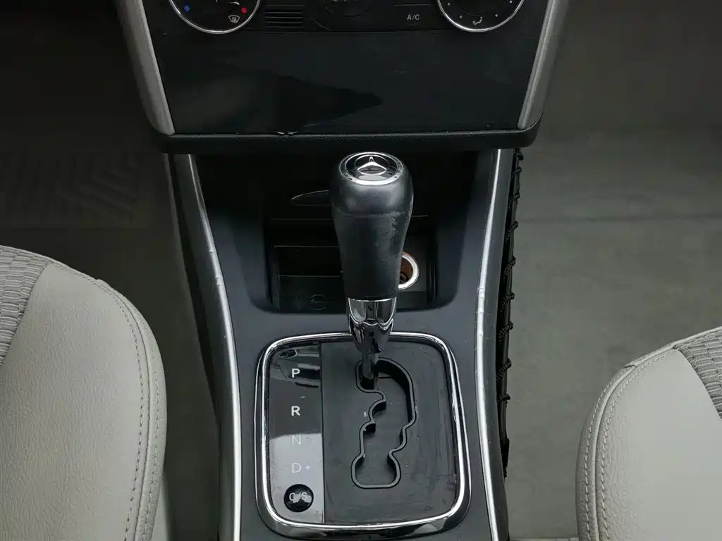 MERCEDES BENZ A-CLASS IMPORT 2011