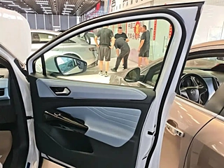 VOLKSWAGEN ID.4 X  2025 YEAR  YEAR  SMART EDITION 2025