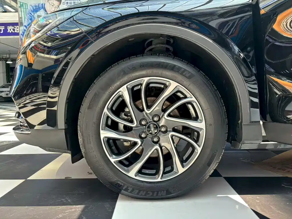 LINCOLN ADVENTURER 2022