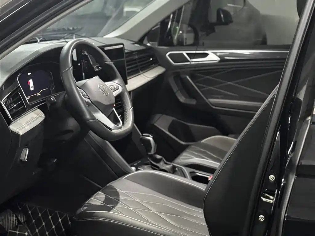 VOLKSWAGEN TIGUAN L 2024