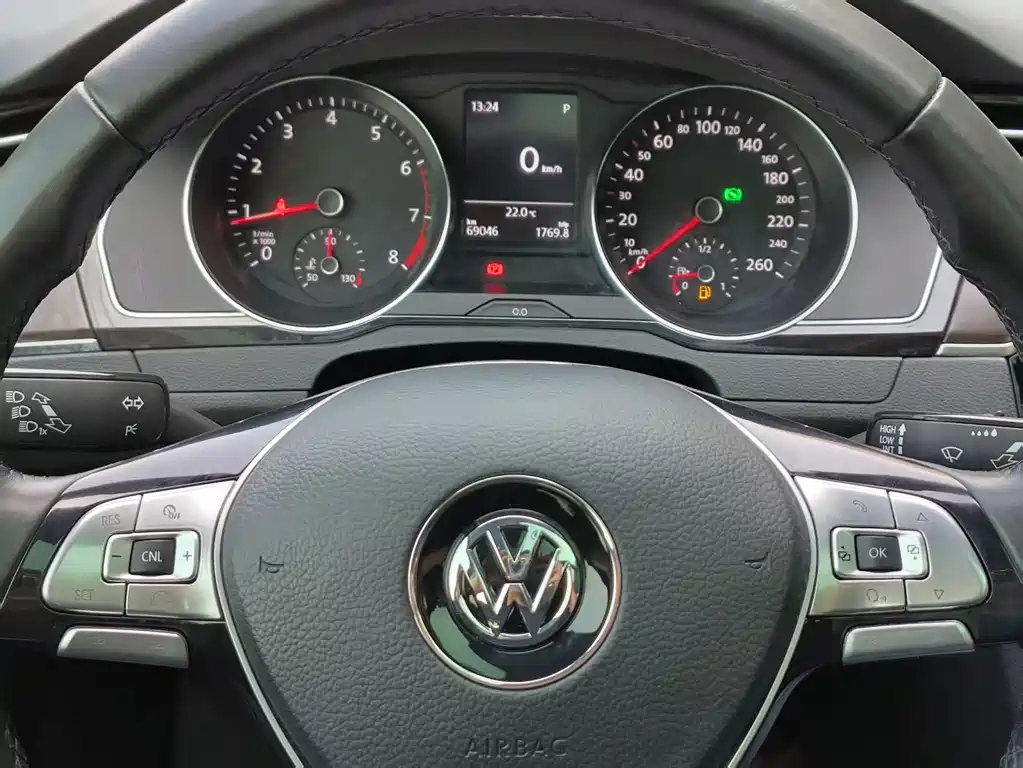 VOLKSWAGEN MAGOTAN 2019