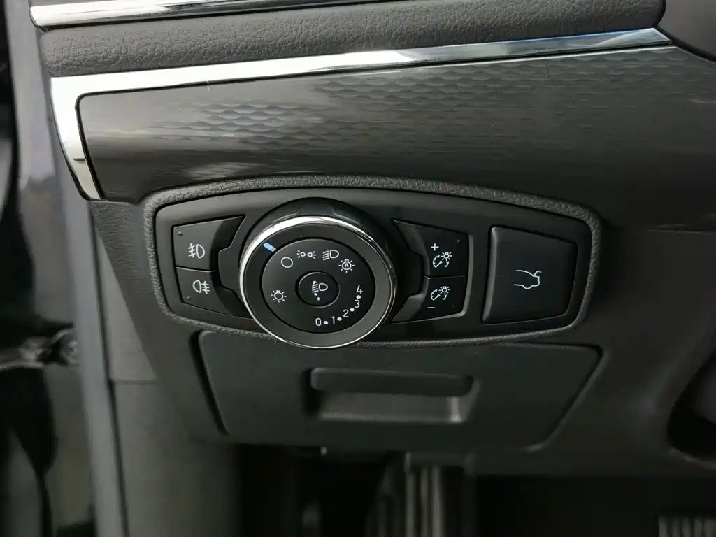 FORD TAURUS 2019