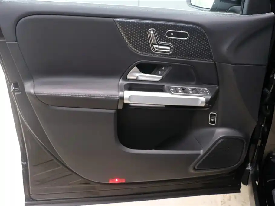 MERCEDES BENZ GLB 2025