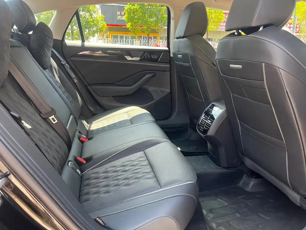 VOLKSWAGEN MAGOTAN 2024