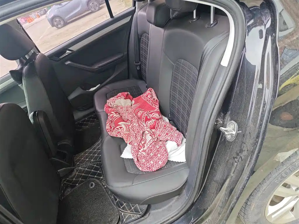 VOLKSWAGEN JETTA 2017