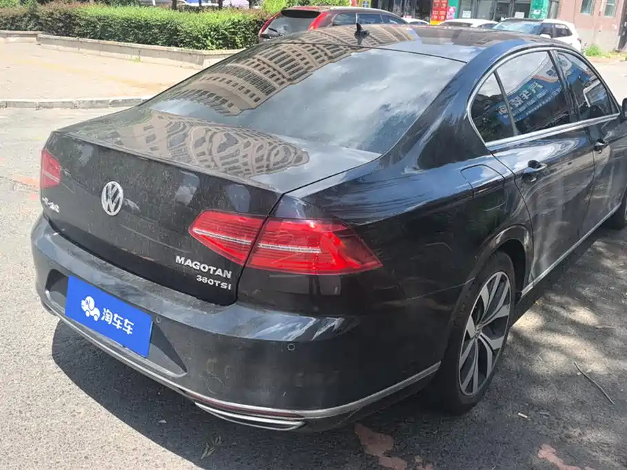 VOLKSWAGEN MAGOTAN 2018