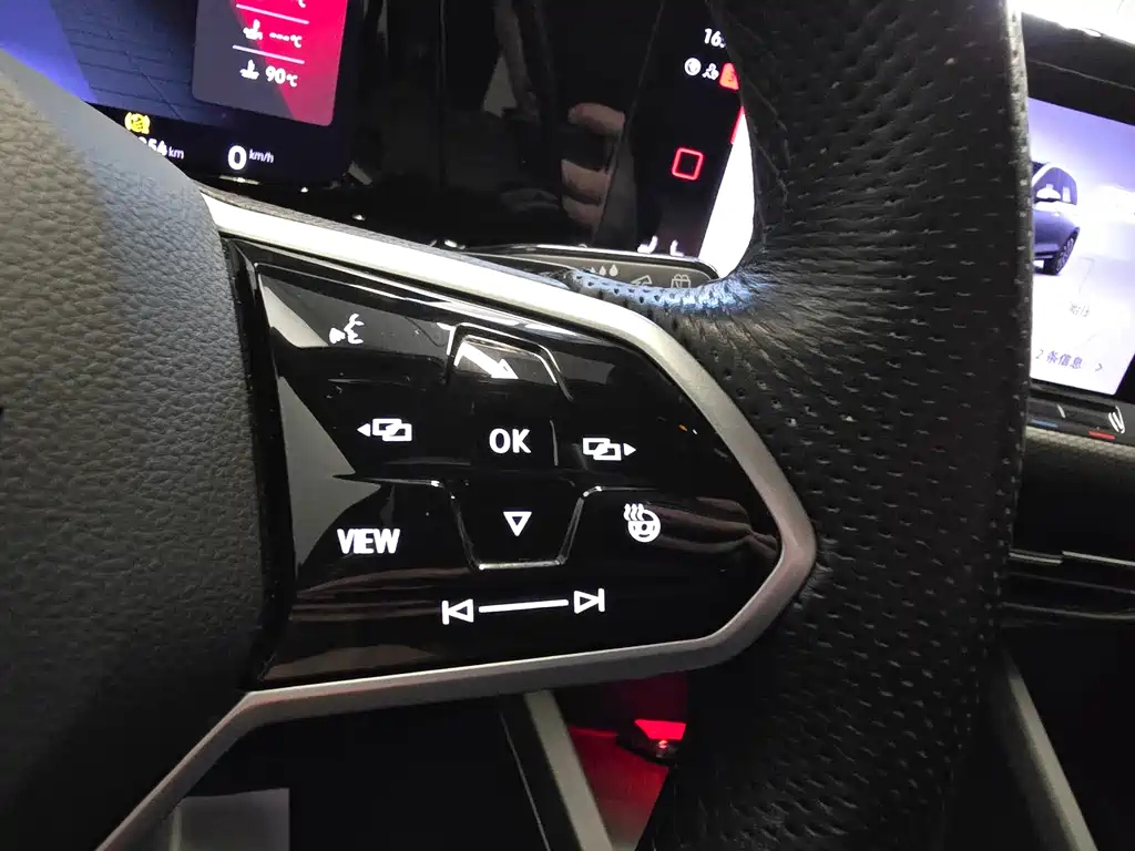 VOLKSWAGEN GOLF GTI 2023