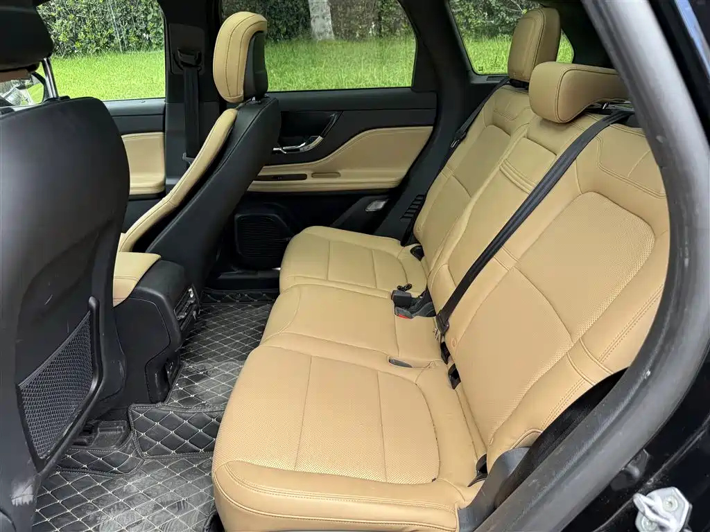 LINCOLN ADVENTURER 2020