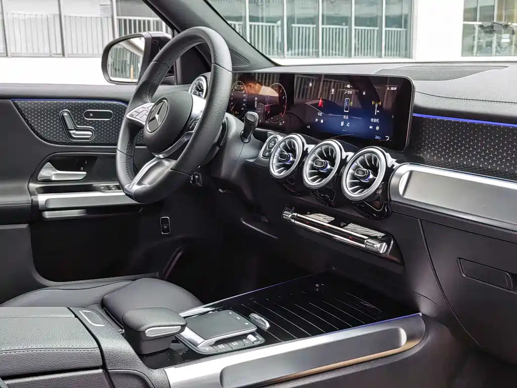 MERCEDES BENZ GLB 2023