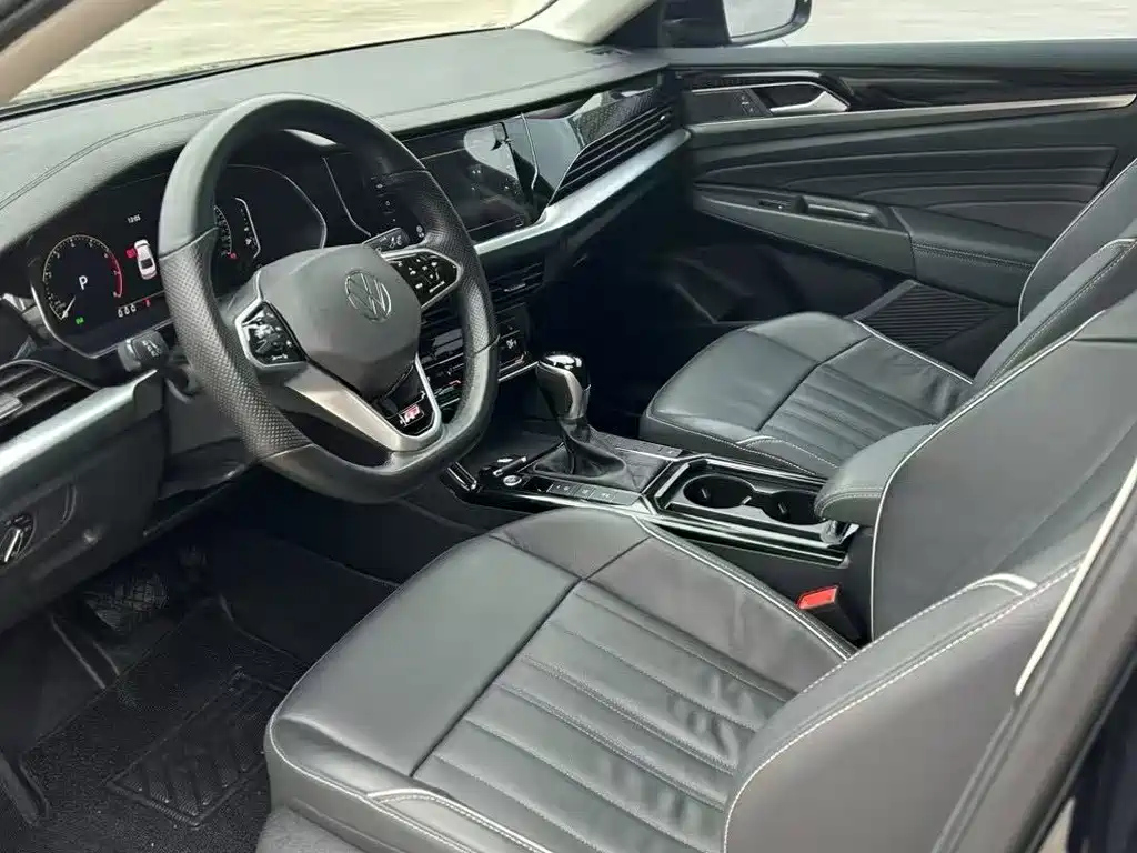 VOLKSWAGEN PASSAT 2023