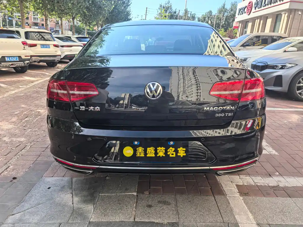 VOLKSWAGEN MAGOTAN 2017