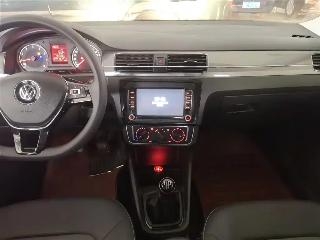 VOLKSWAGEN SANTANA 2017
