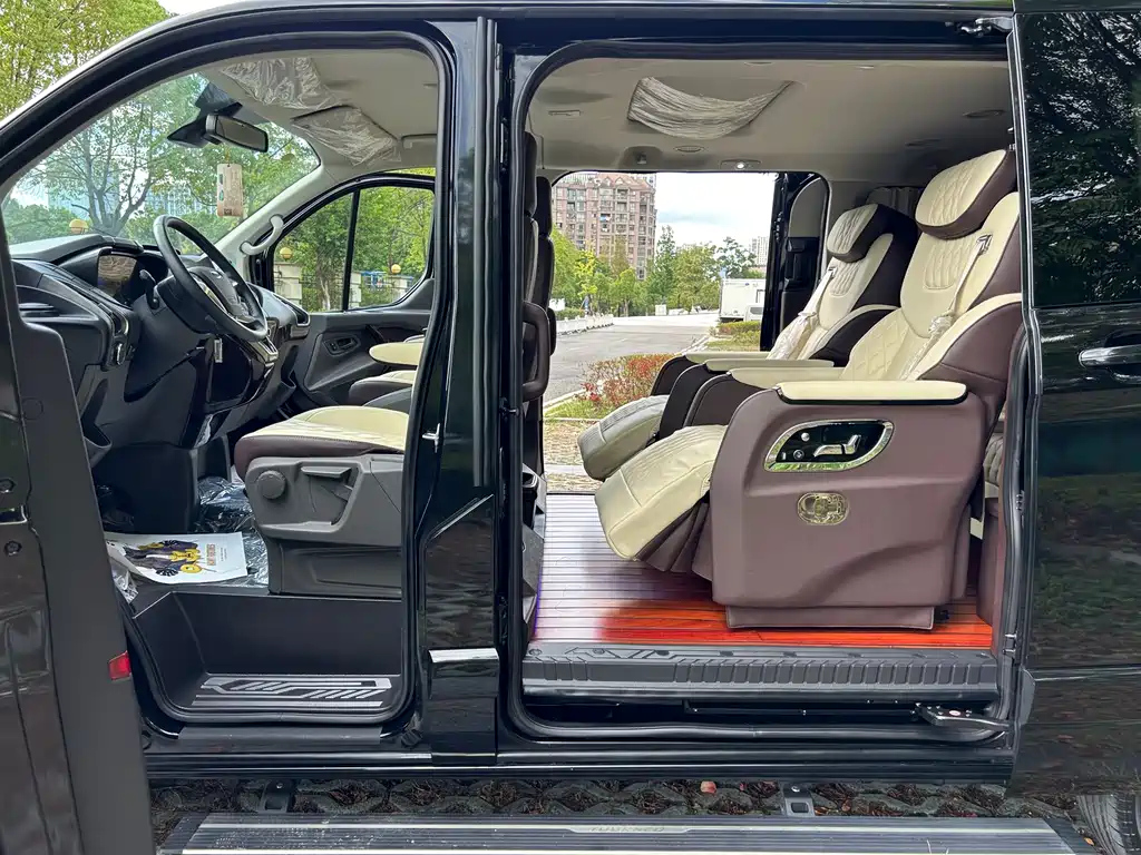 FORD TOUREO 2020