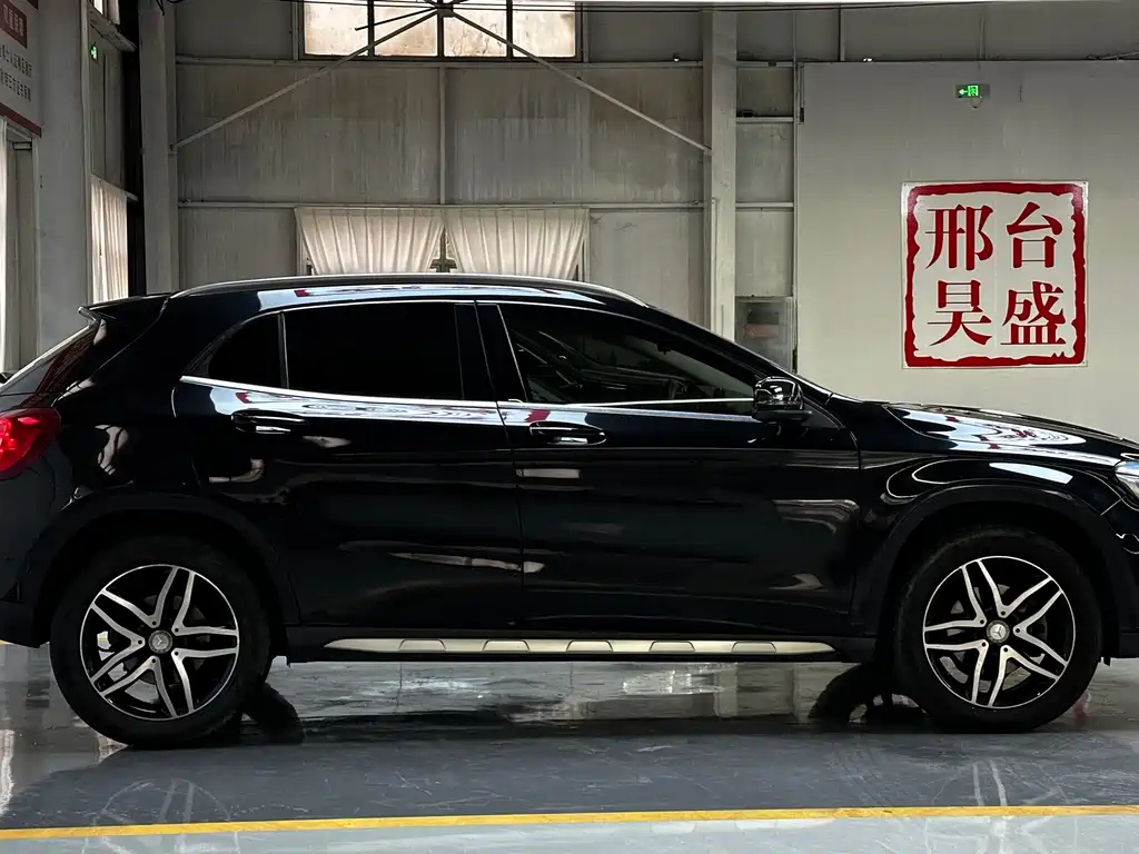 MERCEDES BENZ GLA 2016