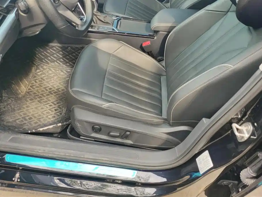 VOLKSWAGEN PASSAT 2023