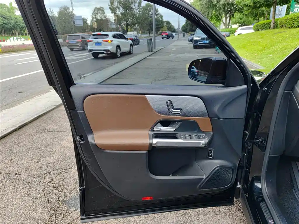 MERCEDES BENZ GLB 2021