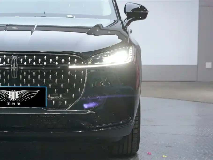 LINCOLN ADVENTURER 2024