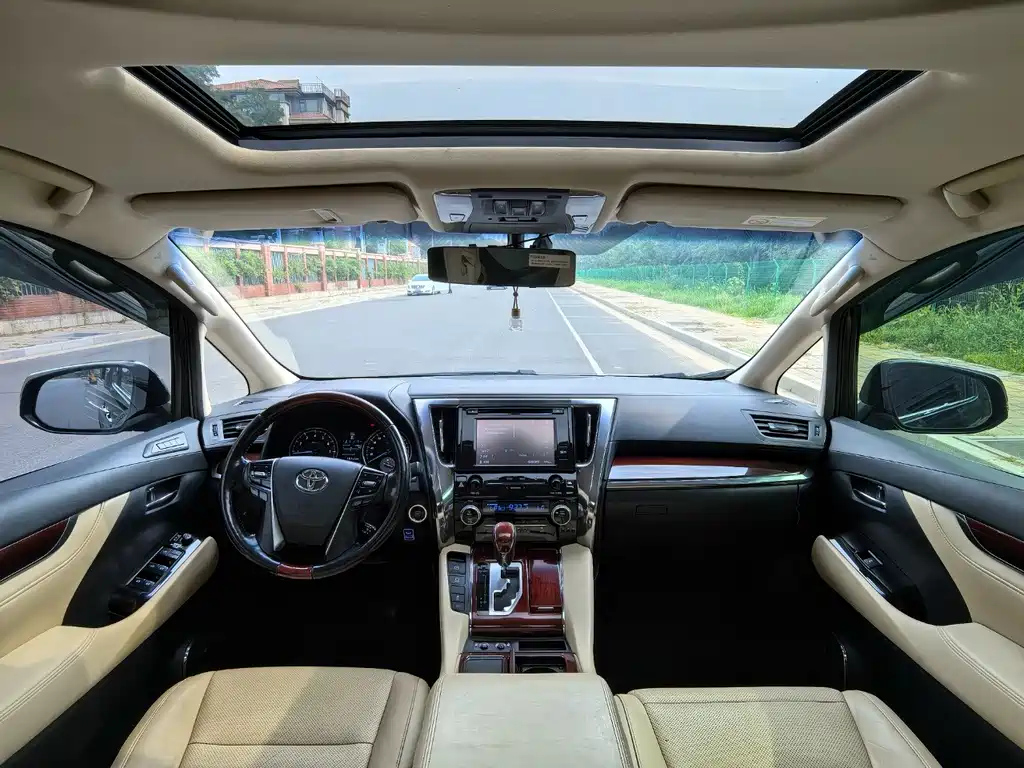 TOYOTA ALPHARD 2018