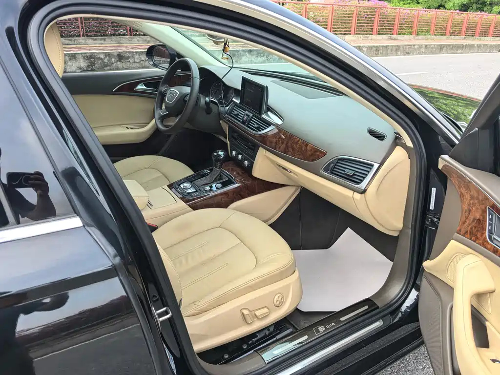 AUDI A6L 2015