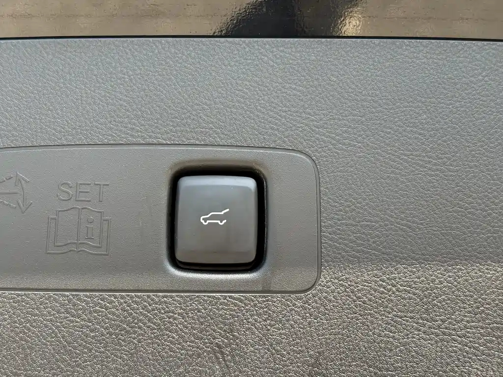 LINCOLN ADVENTURER 2022