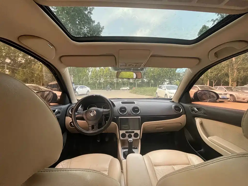 VOLKSWAGEN LAVIDA 2011