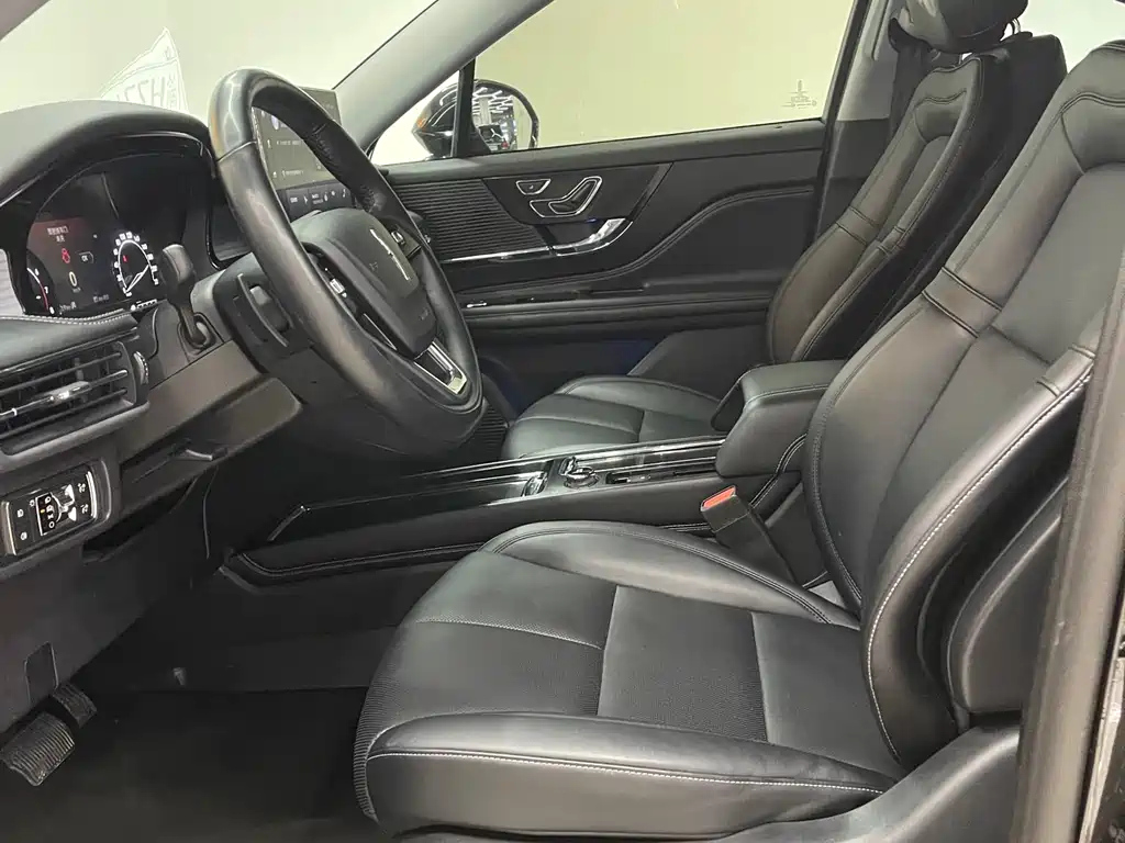 LINCOLN ADVENTURER 2021