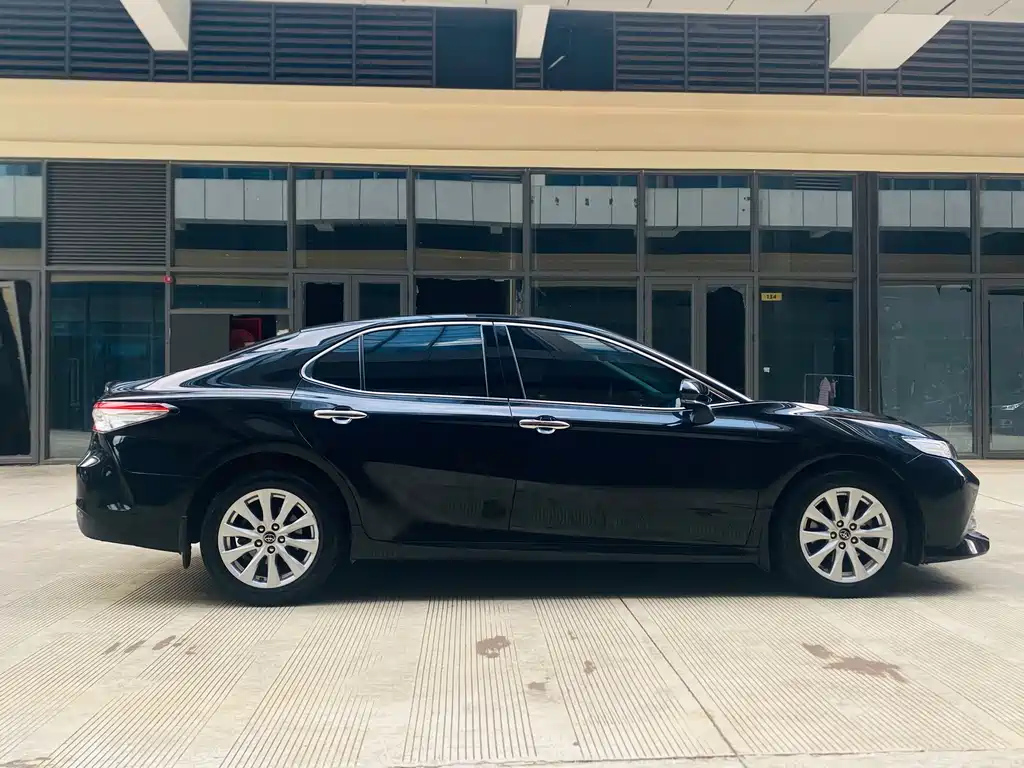TOYOTA CAMRY 2018
