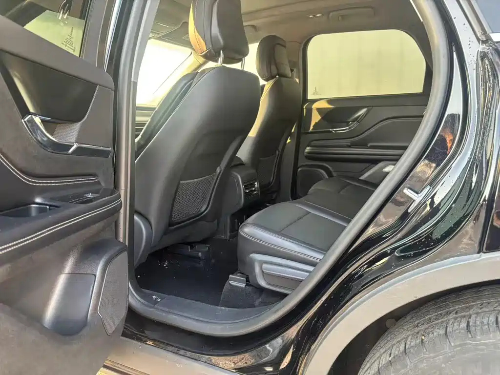 LINCOLN ADVENTURER 2022