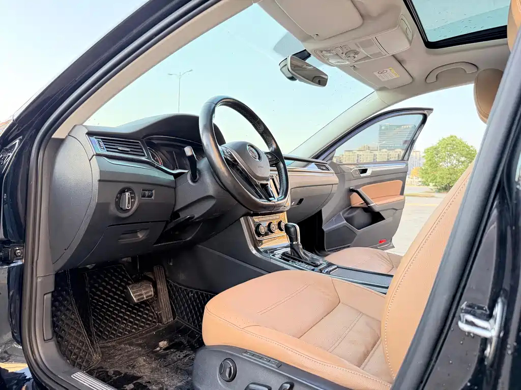 VOLKSWAGEN PASSAT 2016