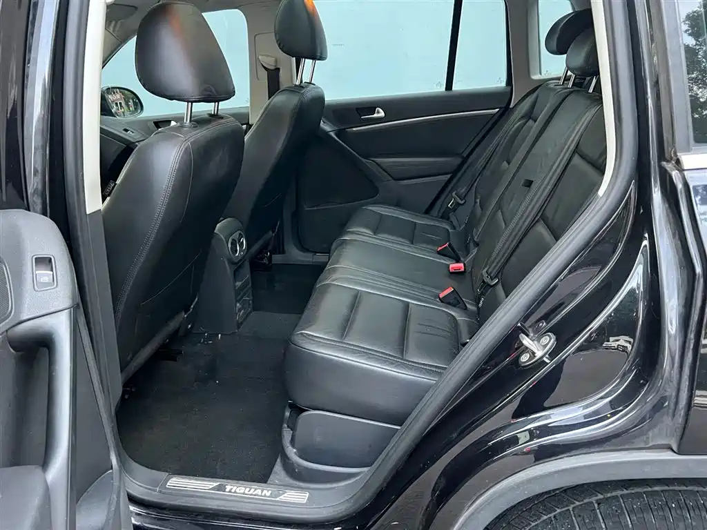 VOLKSWAGEN TIGUAN 2015